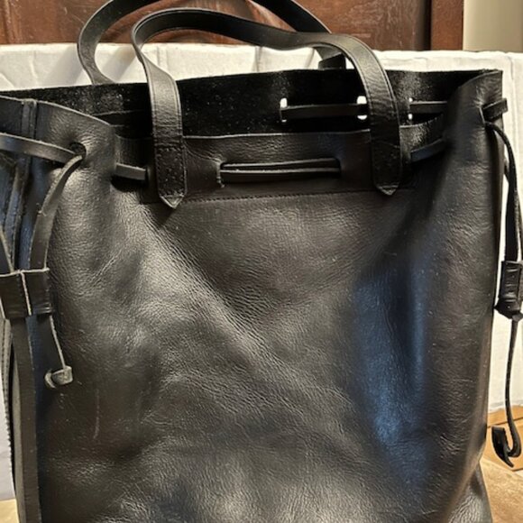 Madewell leather bucket bag. - Picture 1 of 4